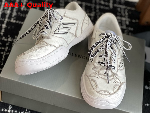 Balenciaga Hamptons Medium Worn Out Sneaker in White Cowskin and Polyester Replica