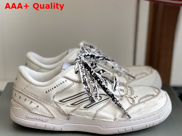 Balenciaga Hamptons Medium Worn Out Sneaker in White Cowskin and Polyester Replica