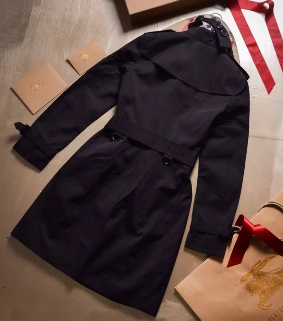 Burberry Chelsea Long Heritage Trench Coat in Black For Women for Sale
