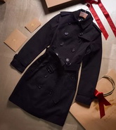 Burberry Chelsea Long Heritage Trench Coat in Black For Women for Sale