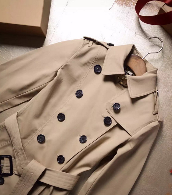 Burberry Chelsea Long Heritage Trench Coat in Stone Color for Sale