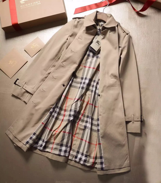 Burberry Chelsea Long Heritage Trench Coat in Stone Color for Sale