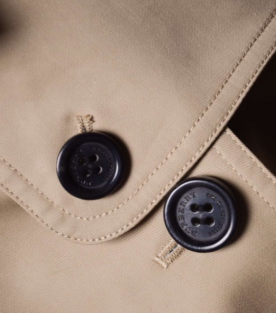 Burberry Chelsea Long Heritage Trench Coat in Stone Color for Sale