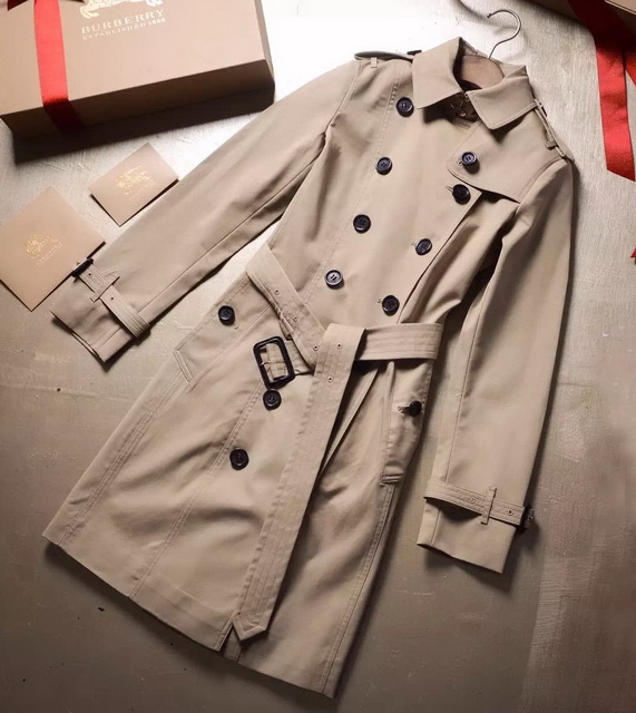Burberry Chelsea Long Heritage Trench Coat in Stone Color for Sale