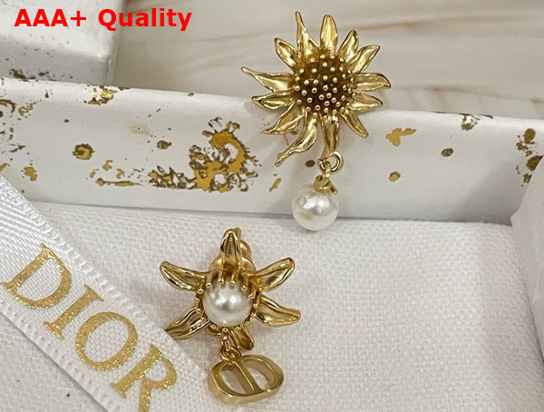 Dior Chardons Earrings Gold Finish Metal and White Resin Pearls Replica