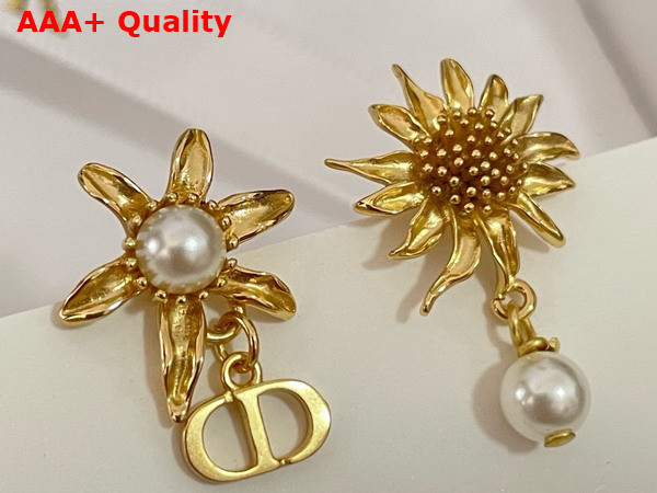 Dior Chardons Earrings Gold Finish Metal and White Resin Pearls Replica