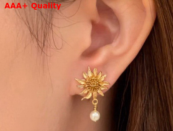 Dior Chardons Earrings Gold Finish Metal and White Resin Pearls Replica