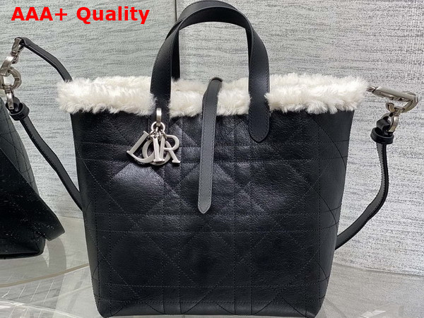 DiorAlps Medium Dior Toujours Vertical Tote Bag in Black Macrocannage Lambskin with Aged Effect and Ecru Merino Wool Replica