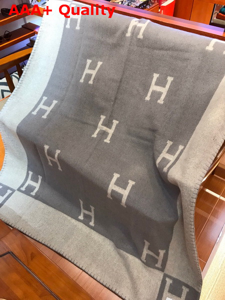 Hermes Avalon Throw Blanket in Beige and Gray Merinos Wool and Cashmere Replica