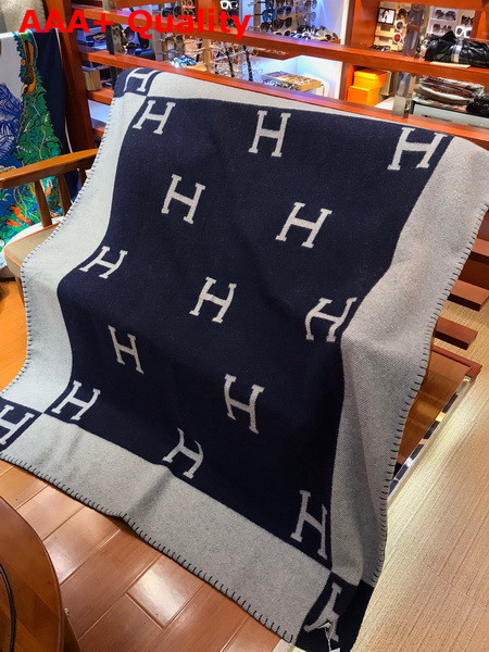 Hermes Avalon Throw Blanket in Beige and Navy Merinos Wool and Cashmere Replica