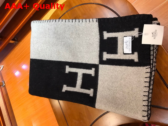 Hermes Avalon Throw Blanket in Ecru and Gris Fonce Merinos Wool and Cashmere Replica