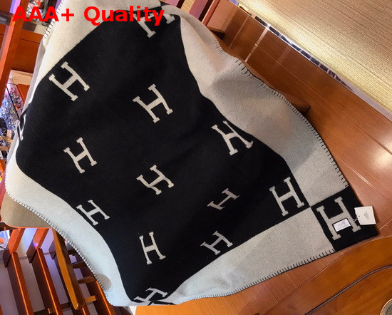 Hermes Avalon Throw Blanket in Ecru and Gris Fonce Merinos Wool and Cashmere Replica