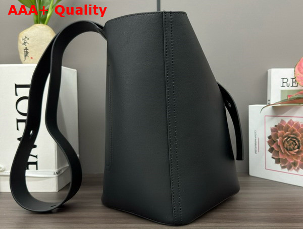 Loewe Medium Pebble Bucket in Black Smooth Calfskin Replica