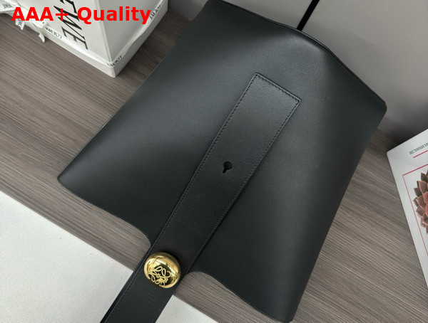 Loewe Medium Pebble Bucket in Black Smooth Calfskin Replica