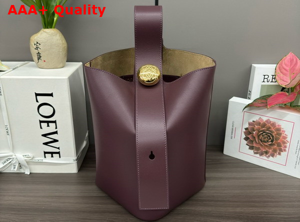 Loewe Medium Pebble Bucket in Dark Burgundy Smooth Calfskin Replica