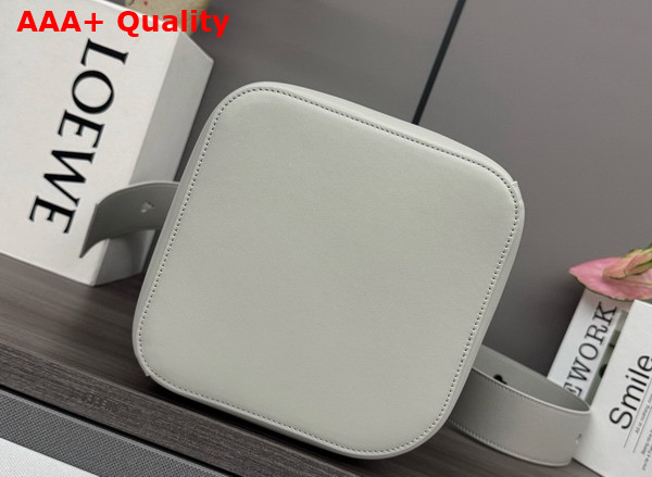 Loewe Medium Pebble Bucket in Shell Grey Smooth Calfskin Replica