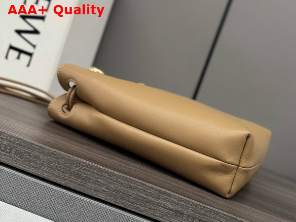 Loewe Pebble Pouch in Oak Smooth Calfskin Replica
