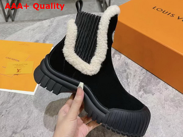 LV Ski Ruby Flat Ankle Boot in Black Suede Calf Leather and Shearling 1AC7AC Replica