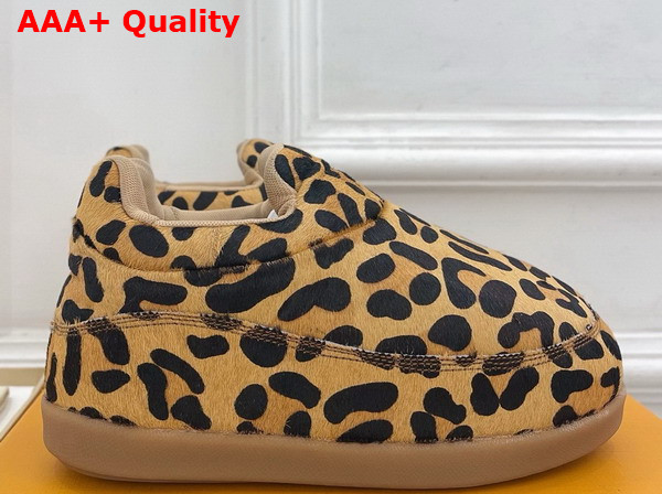 LV Yeti Slip On in Beige Leopard Printed Fur 1AIKKS Replica