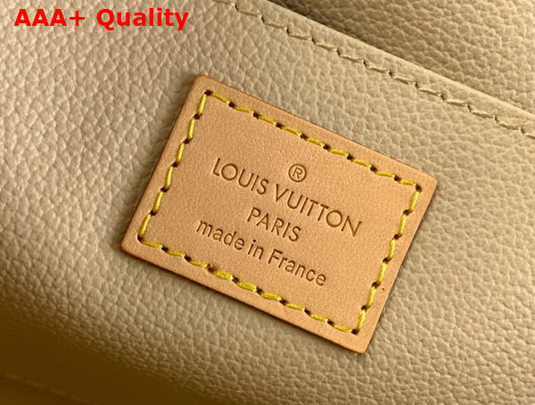 Louis Vuitton Cosmetic Pouch MM in Monogram Canvas M47353 Replica