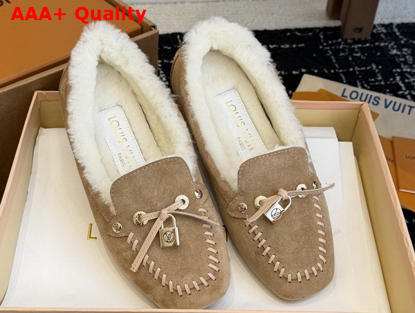 Louis Vuitton Flore Car Shoe in Beige Suede Calf Leather and Shearling Lining 1AITV5 Replica