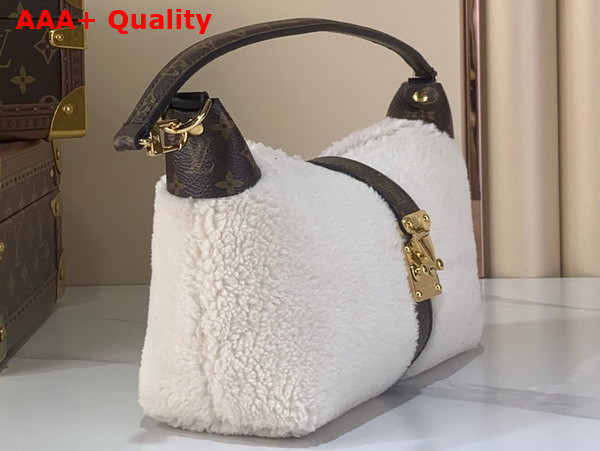 Louis Vuitton Pochette Mia Creme Shearling M26245 Replica