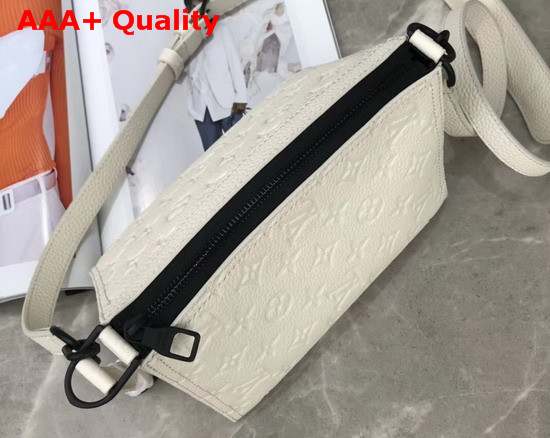 Louis Vuitton Triangle Messenger Blanc Lavable M55927 Replica