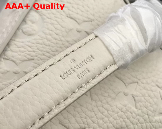 Louis Vuitton Triangle Messenger Blanc Lavable M55927 Replica