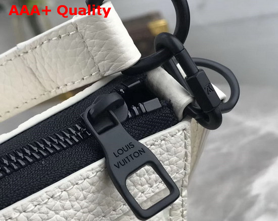 Louis Vuitton Triangle Messenger Blanc Lavable M55927 Replica