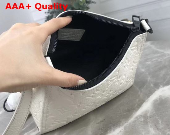 Louis Vuitton Triangle Messenger Blanc Lavable M55927 Replica