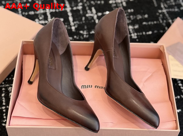 Miu Miu Leather Pumps in Dark Brown Calf Leather Waxed by Hand Reveals a Sensual 5I546E Replica