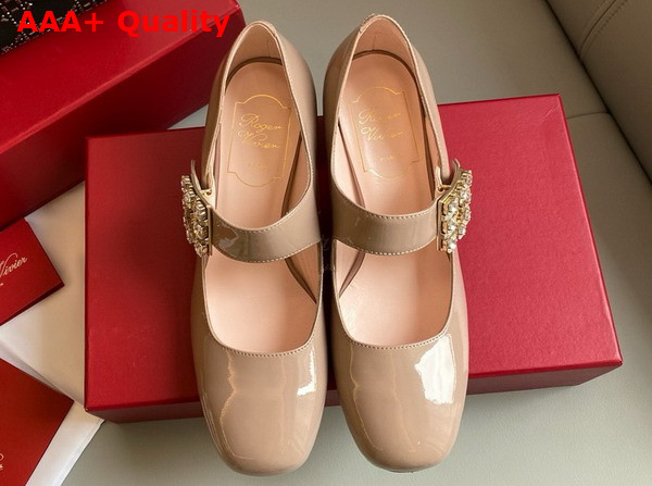 Roger Vivier Tres Vivier Rhinestone Buckle Babies Pumps in Nude Patent Leather Replica