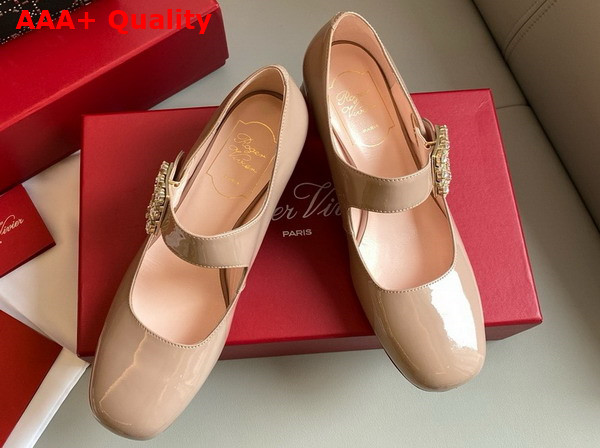 Roger Vivier Tres Vivier Rhinestone Buckle Babies Pumps in Nude Patent Leather Replica
