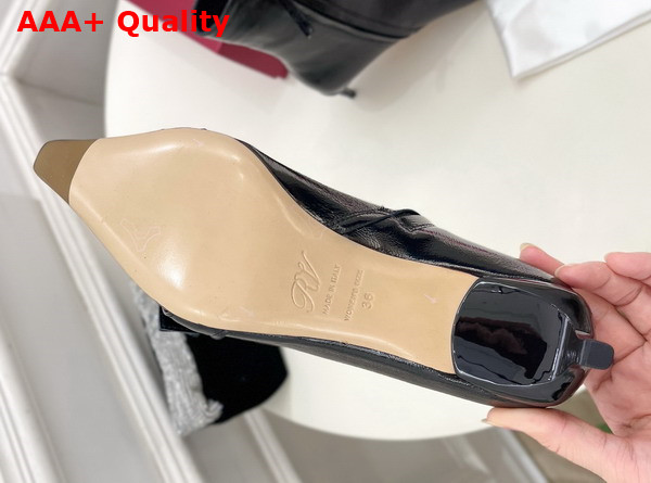 Roger Vivier Viv Canard Booties in Black Leather Replica